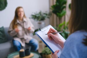 Group therapy vs individual therapy: Which is best