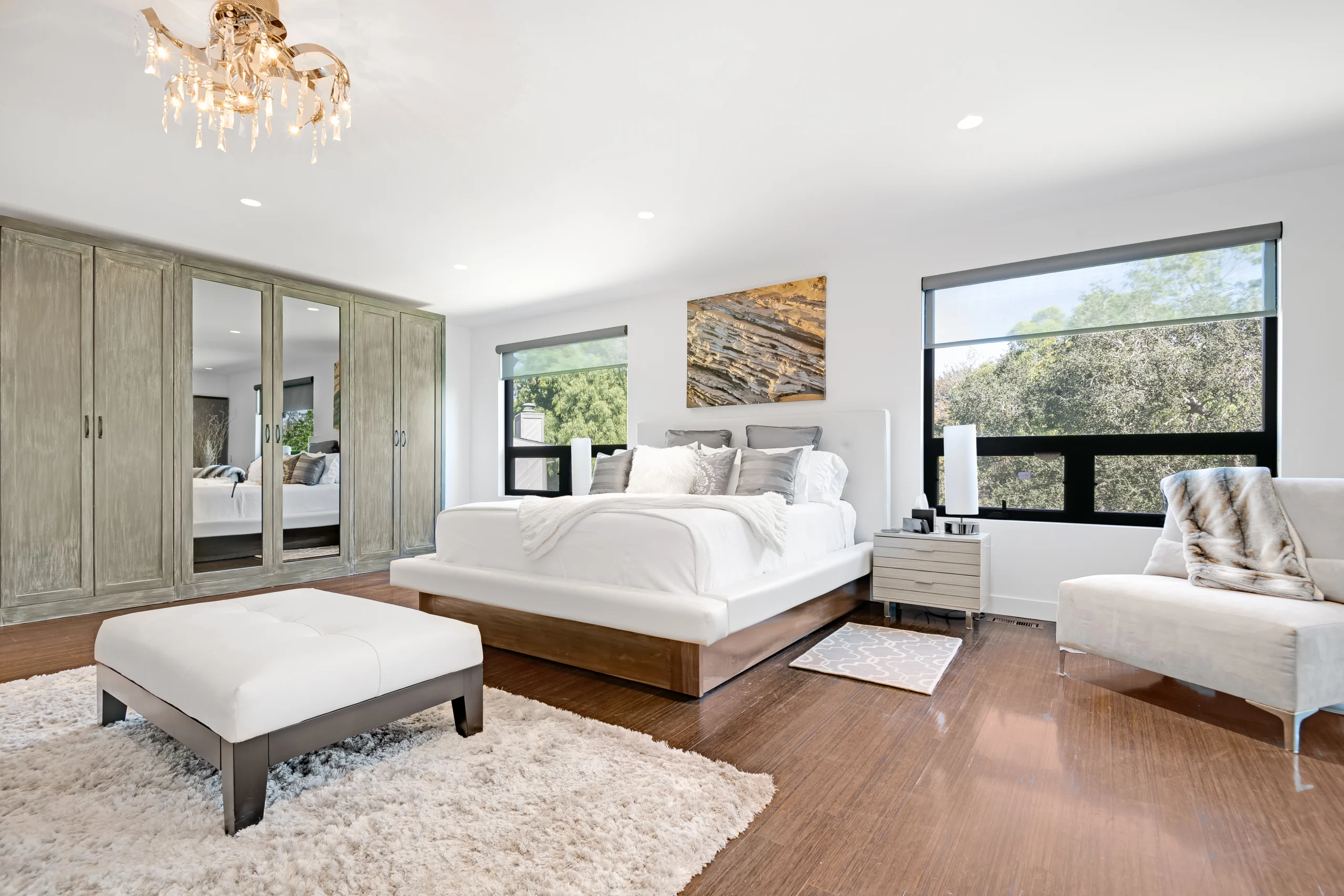 Bedroom space at Amend Treatment's Malibu Residential Mental Health Facility Serving those with Co-Occurring Disorders